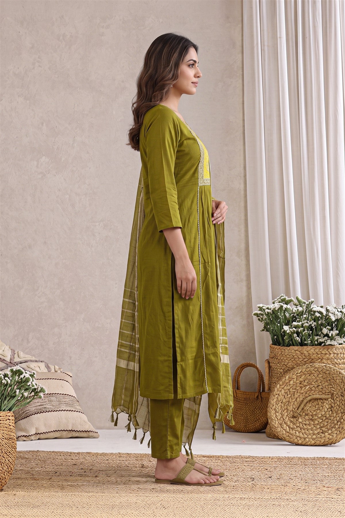 Mul Chanderi Embroidered Mehendi Green Kurti Set With Dupatta